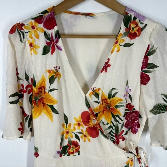 Old Navy Floral Wrap Dress Medium - Picture 2 of 7